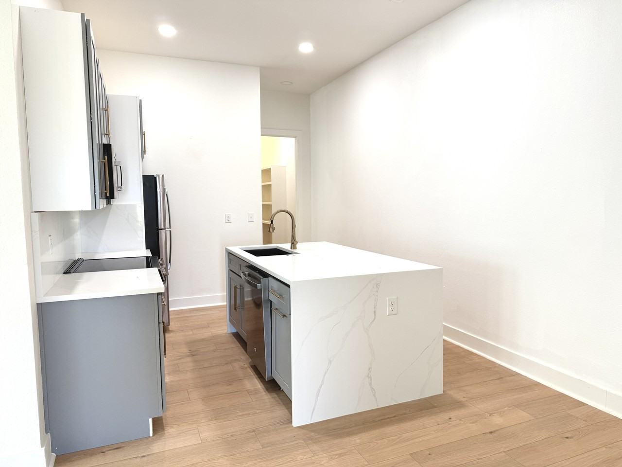 919 S Franklin Dr #1 - Photo 5 of 24