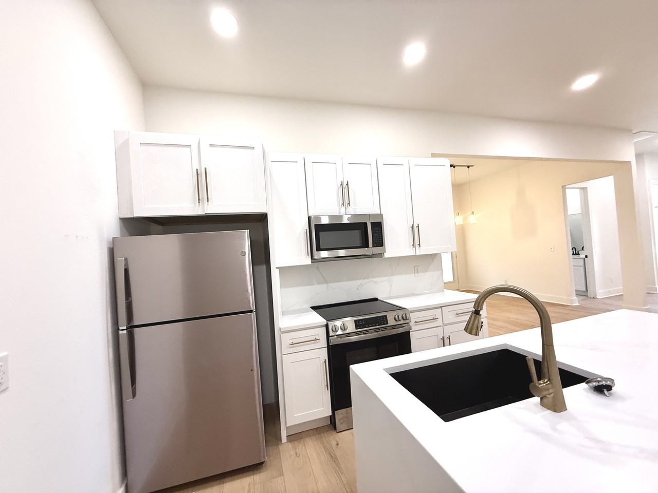 921 S Franklin Dr #1 - Photo 2 of 26