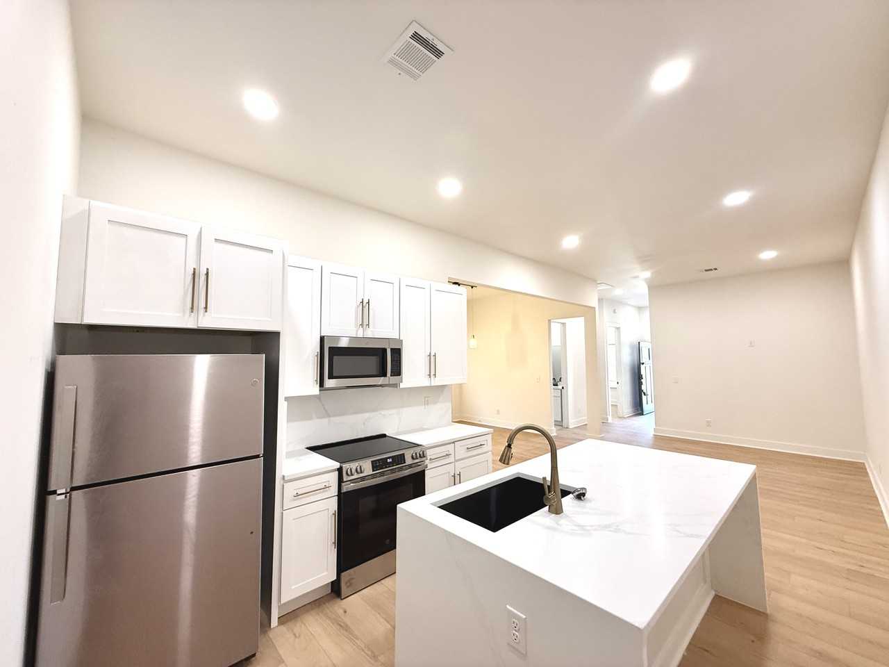 921 S Franklin Dr #1 - Photo 3 of 26