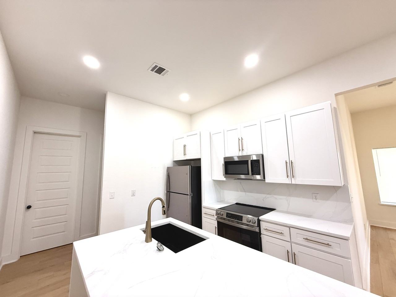 921 S Franklin Dr #1 - Photo 6 of 26