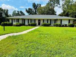 featured image of 2415 Winding Way