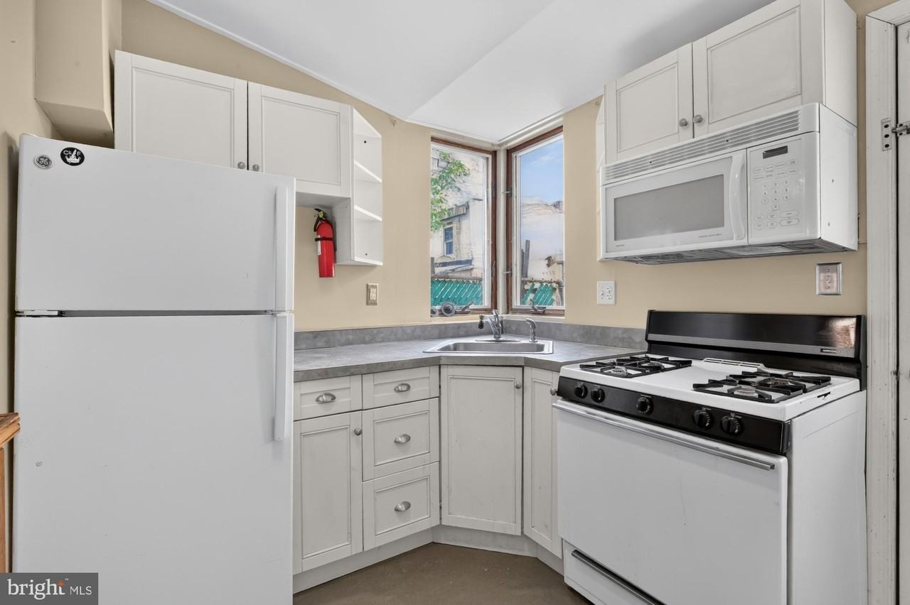 2228 Taggert St - Photo 4 of 21