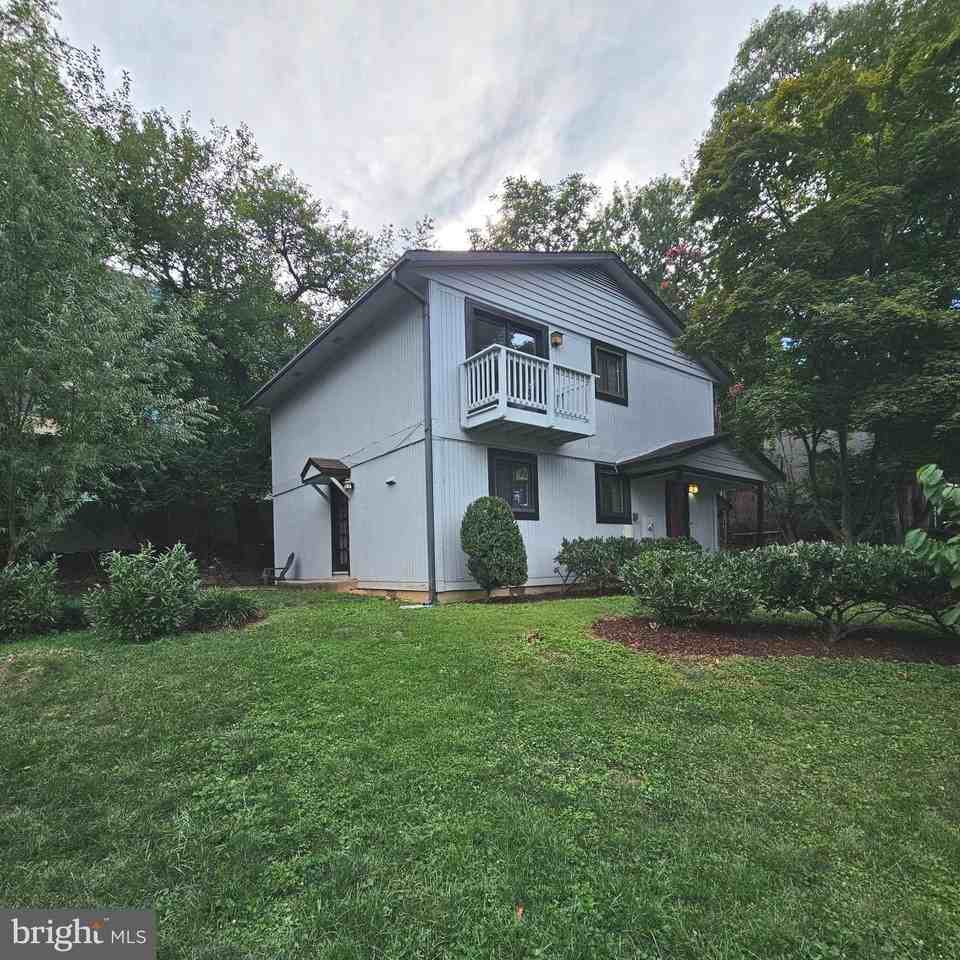1108 N Rockingham St - Photo 2 of 34