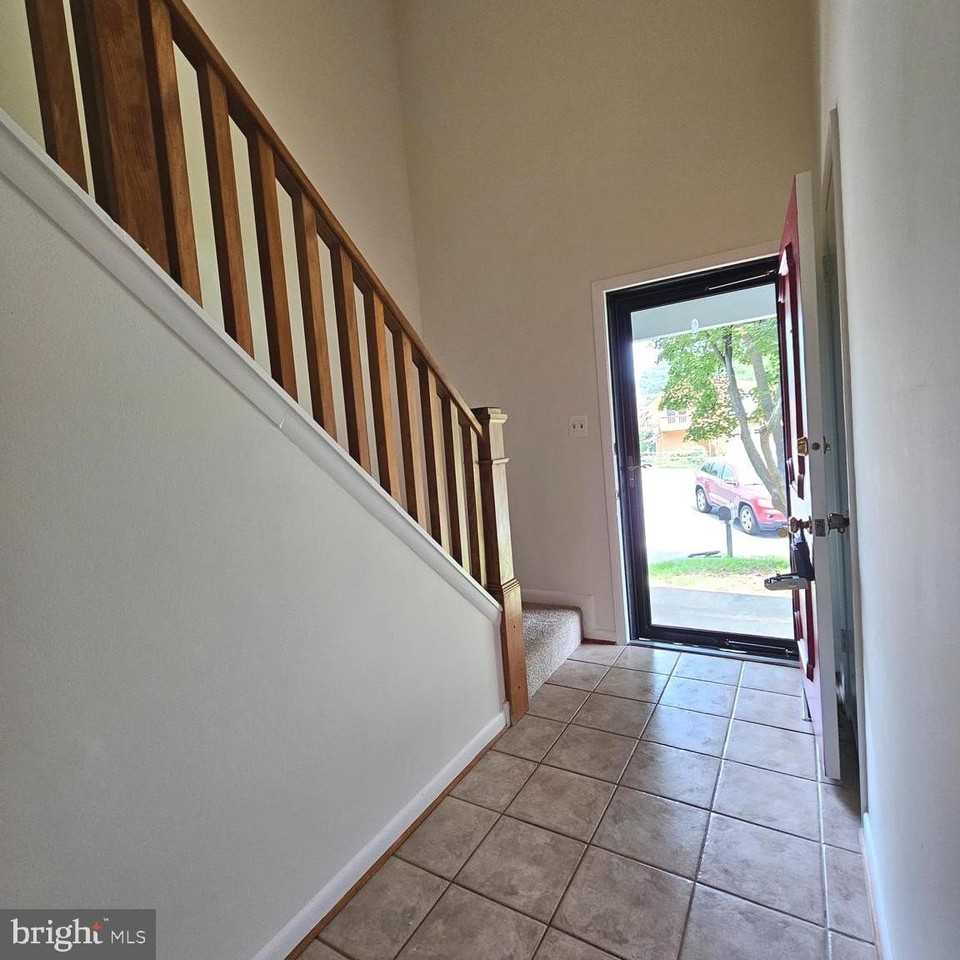 1108 N Rockingham St - Photo 3 of 34