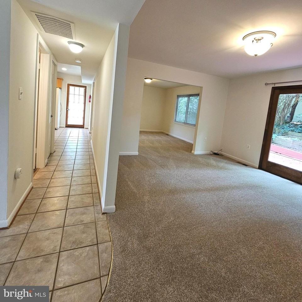 1108 N Rockingham St - Photo 6 of 34