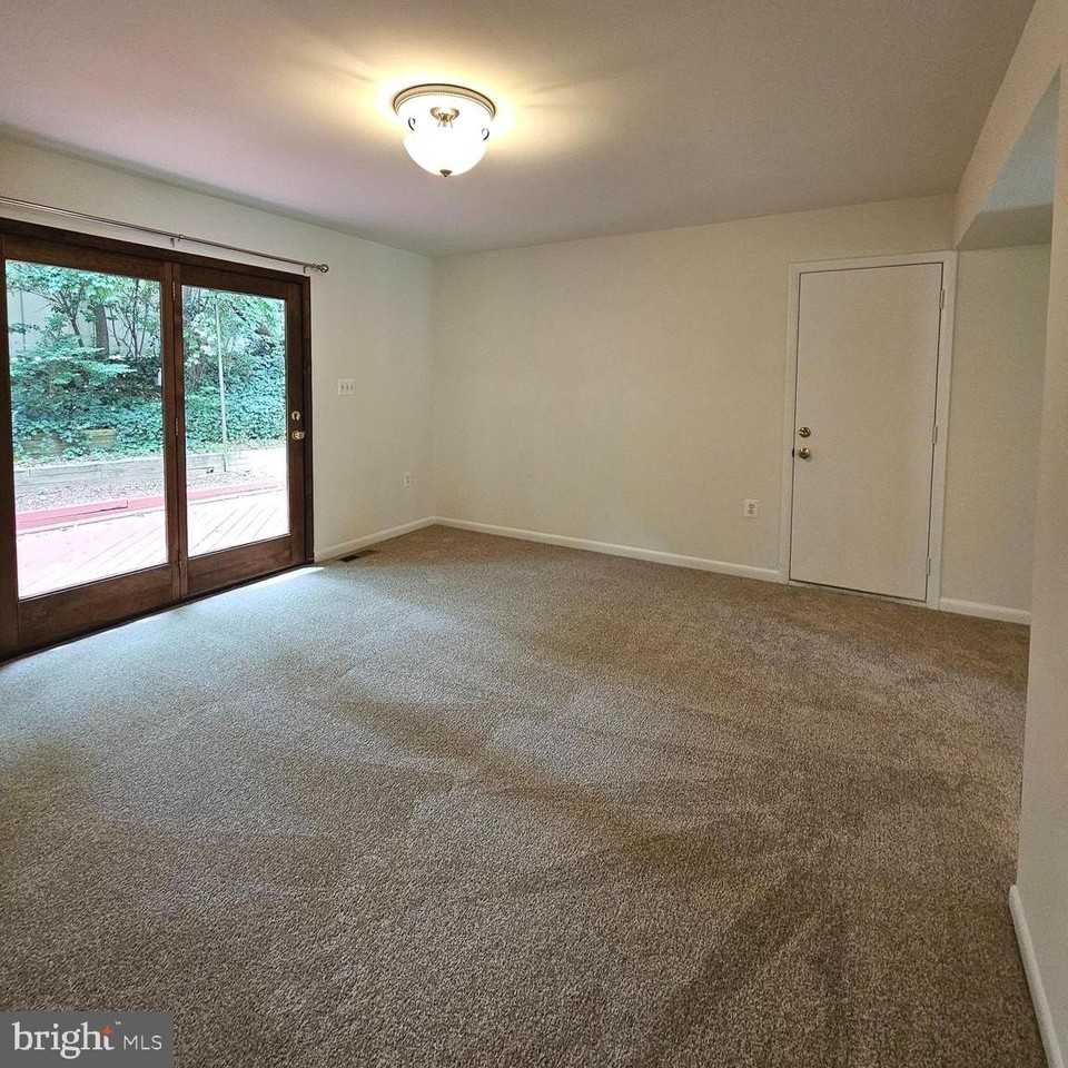 1108 N Rockingham St - Photo 7 of 34