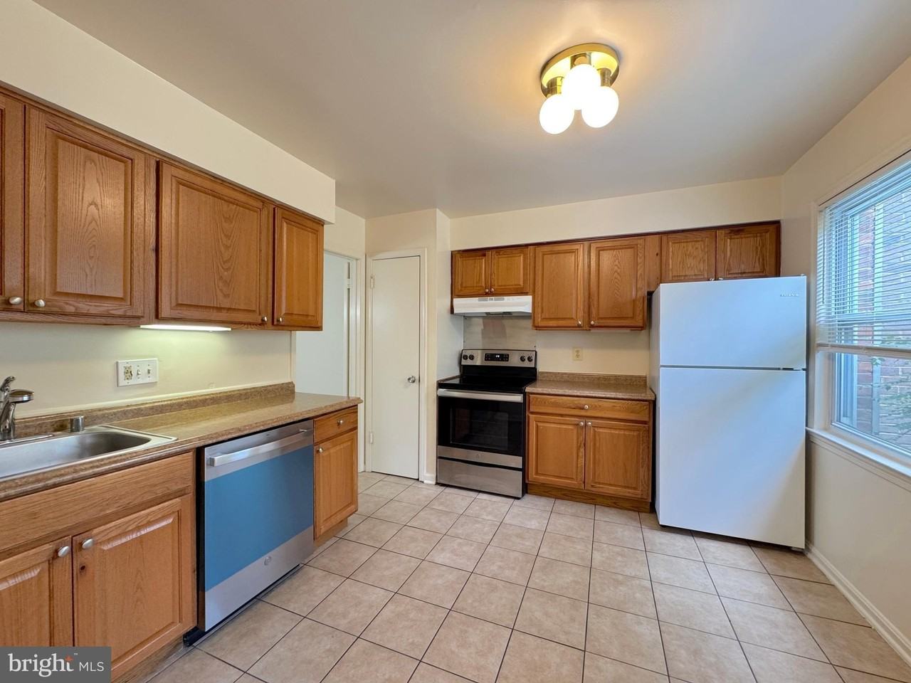 4104 Sideburn Rd - Photo 3 of 31