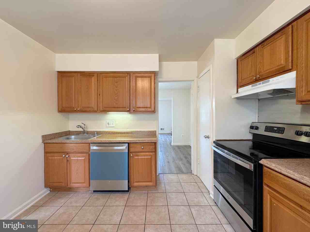4104 Sideburn Rd - Photo 5 of 31