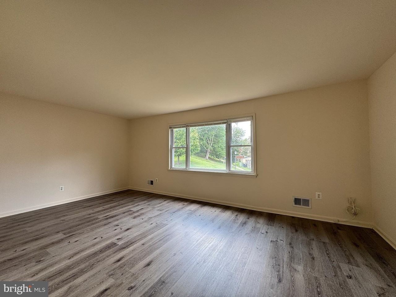 4104 Sideburn Rd - Photo 7 of 31