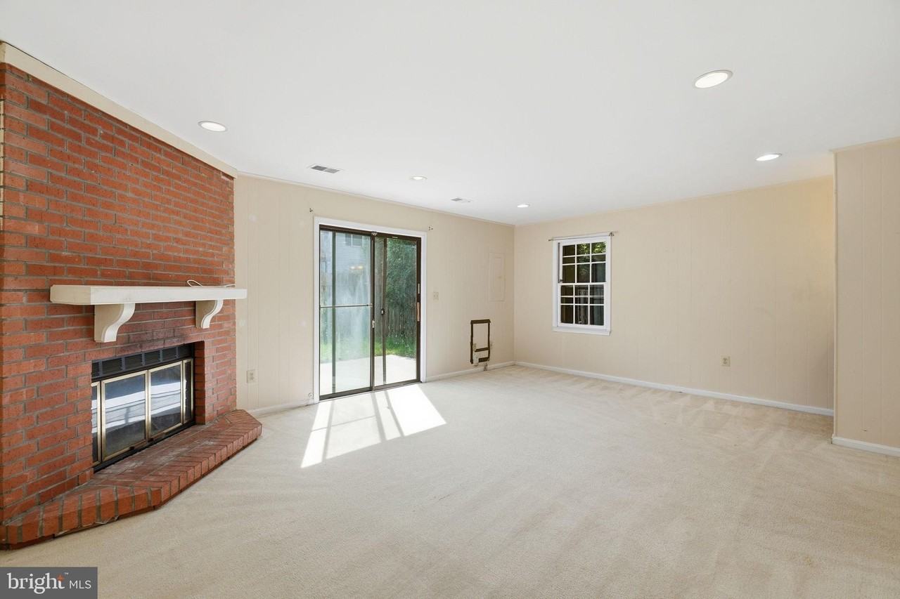 6012 Crown Royal Cir - Photo 4 of 26