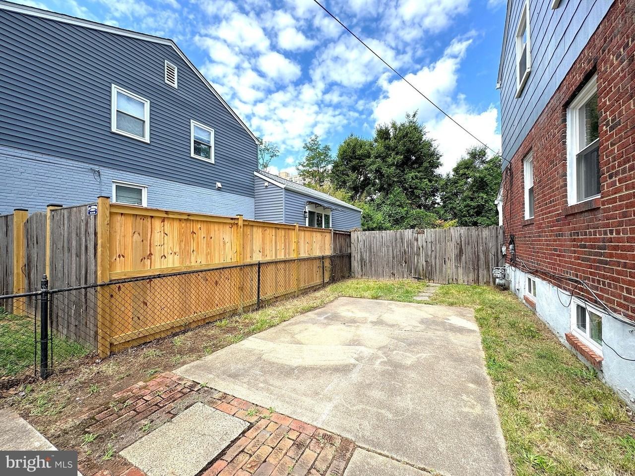 5700 Fenwick Dr - Photo 3 of 27