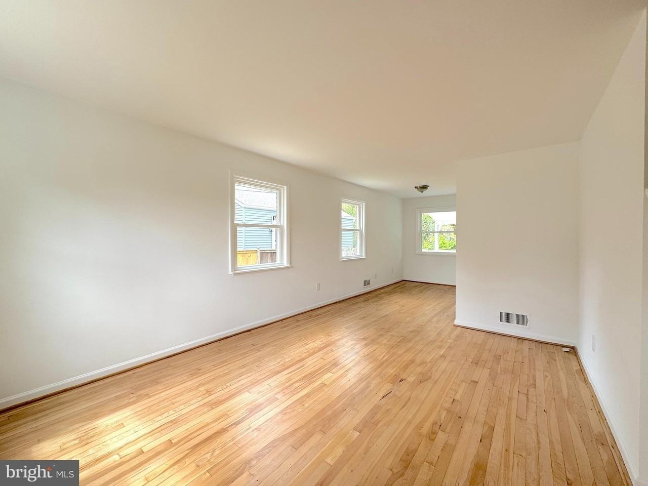 5700 Fenwick Dr - Photo 5 of 27