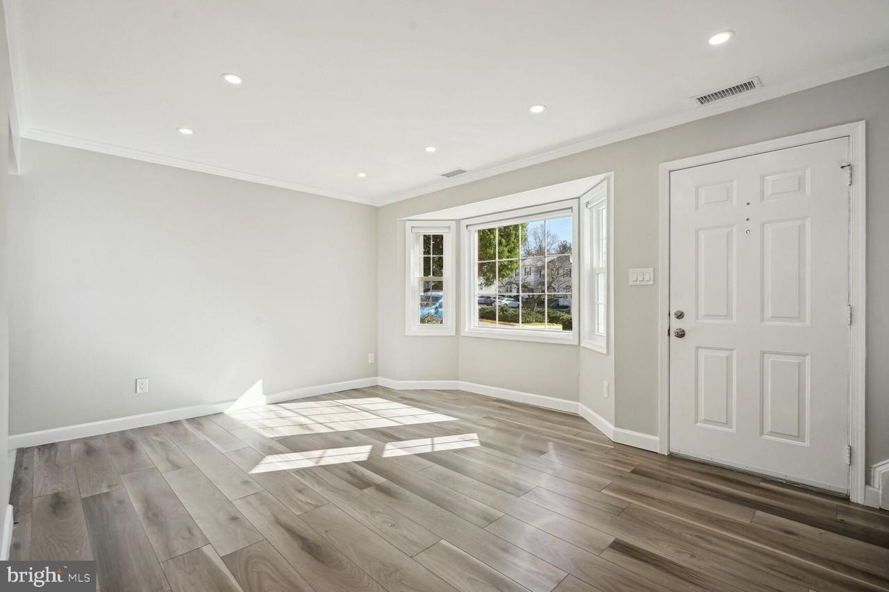 6003 Sweet Dale Ct - Photo 3 of 21