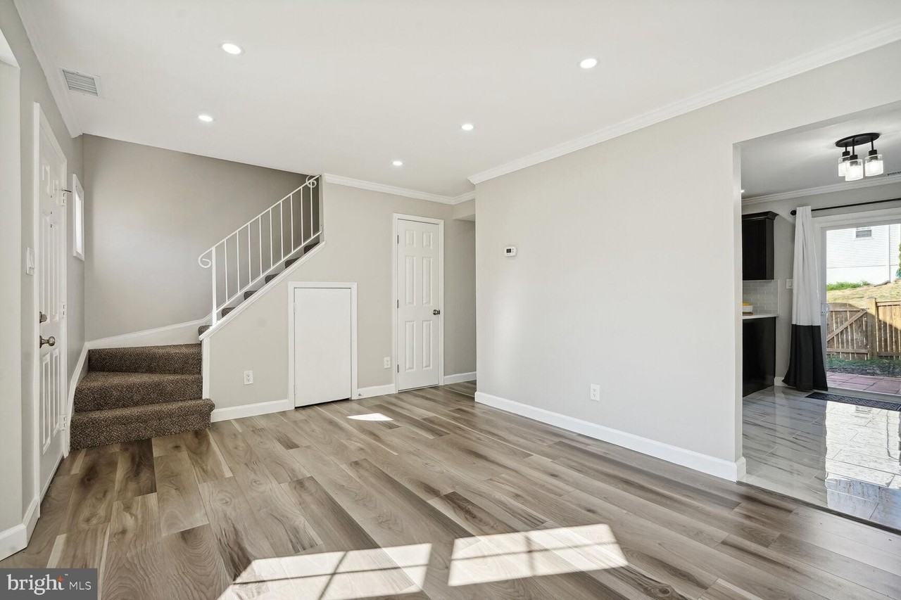 6003 Sweet Dale Ct - Photo 5 of 21