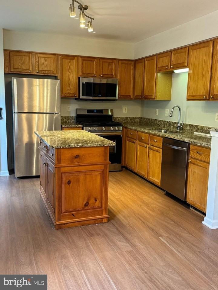 10339 Gent Ct - Photo 3 of 50