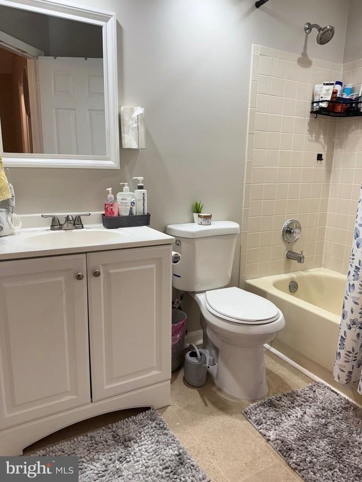 16922 Point Pleasant Ln - Photo 3 of 50