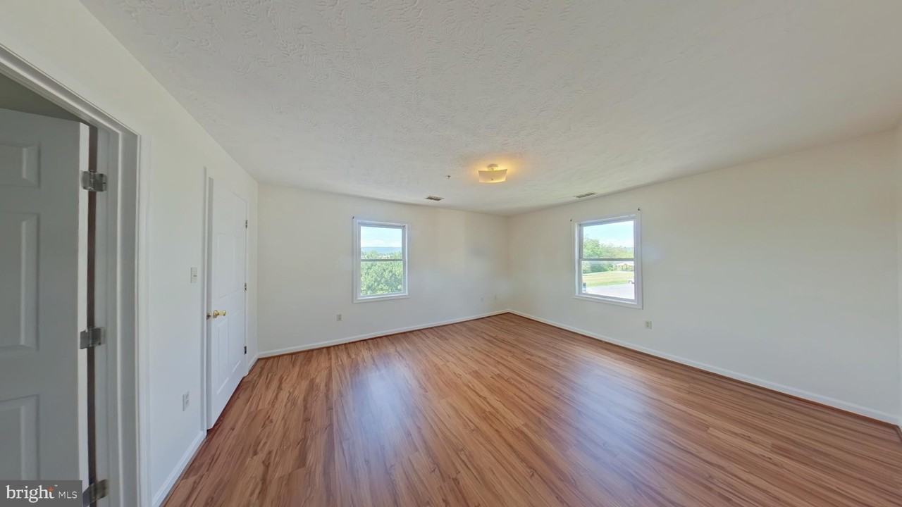 1290 Ox Rd #E12 - Photo 4 of 11