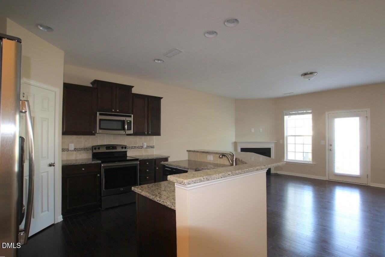 947 Consortium Dr - Photo 2 of 16