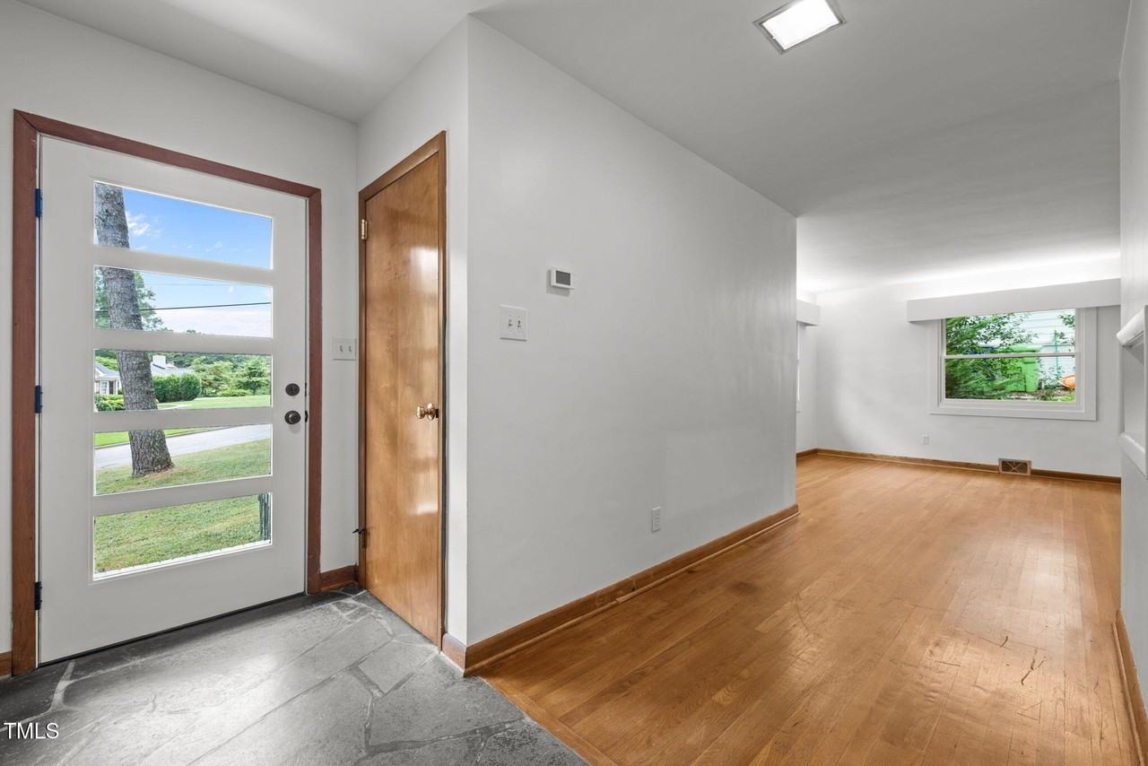 3026 Devonshire Dr - Photo 3 of 50