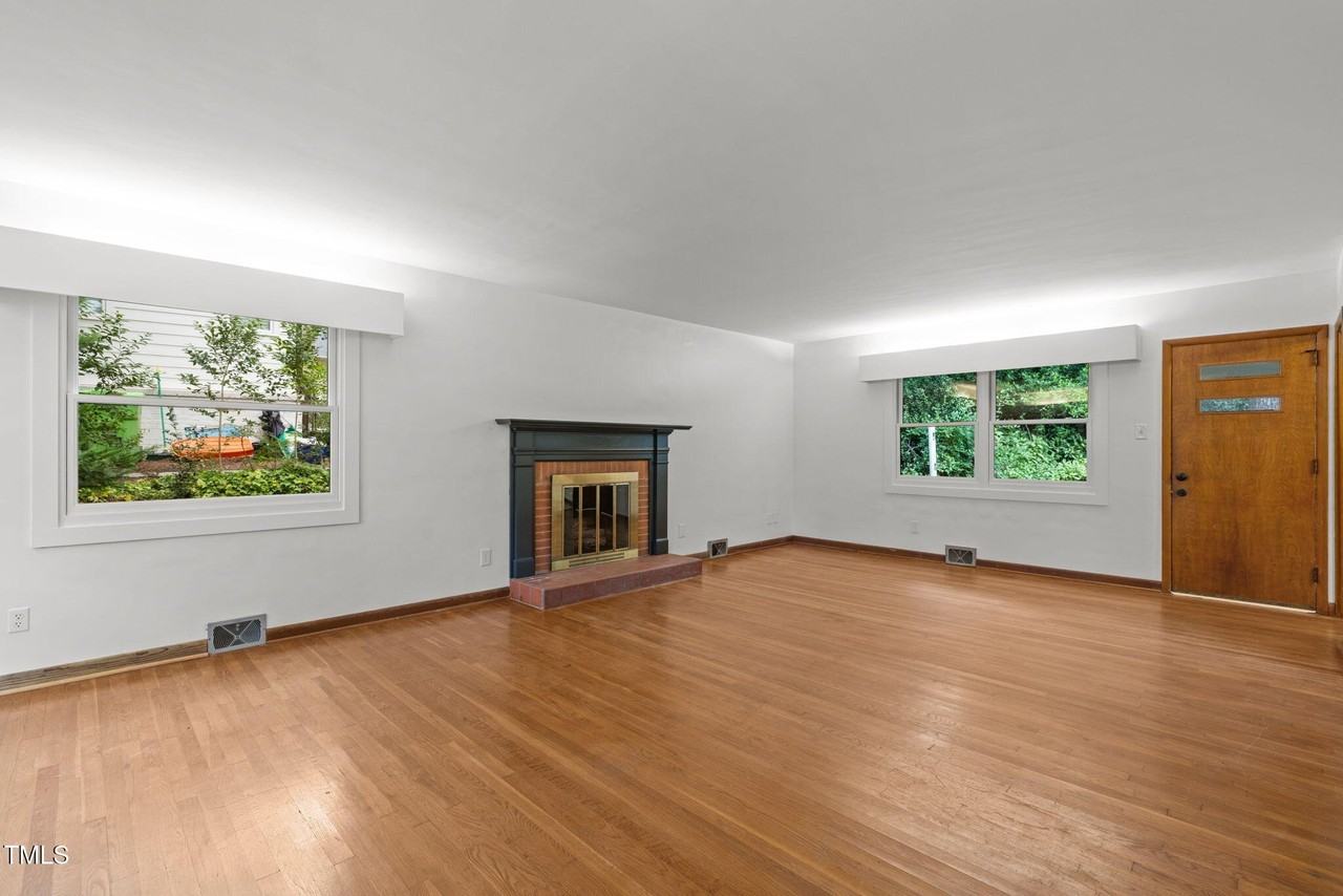 3026 Devonshire Dr - Photo 4 of 50