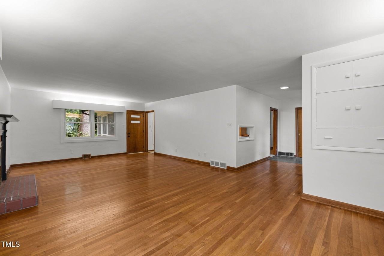3026 Devonshire Dr - Photo 5 of 50