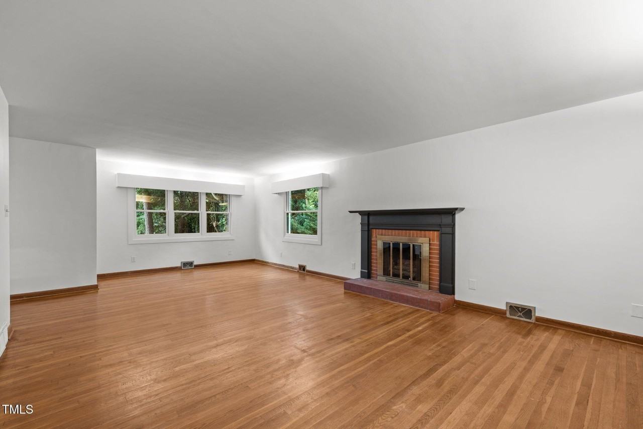 3026 Devonshire Dr - Photo 7 of 50