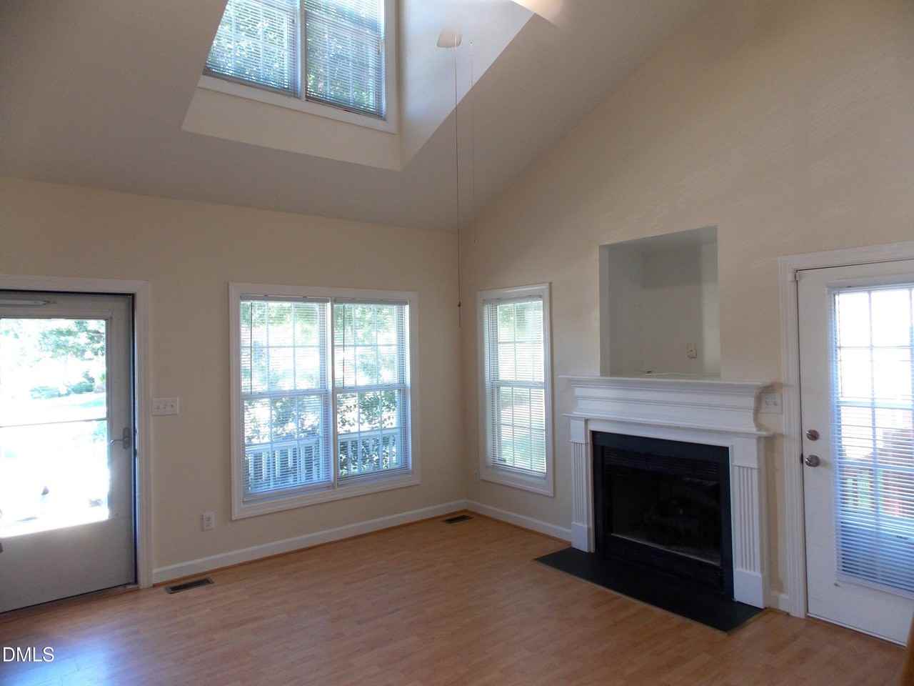 2701 Sterling Park Dr - Photo 4 of 17