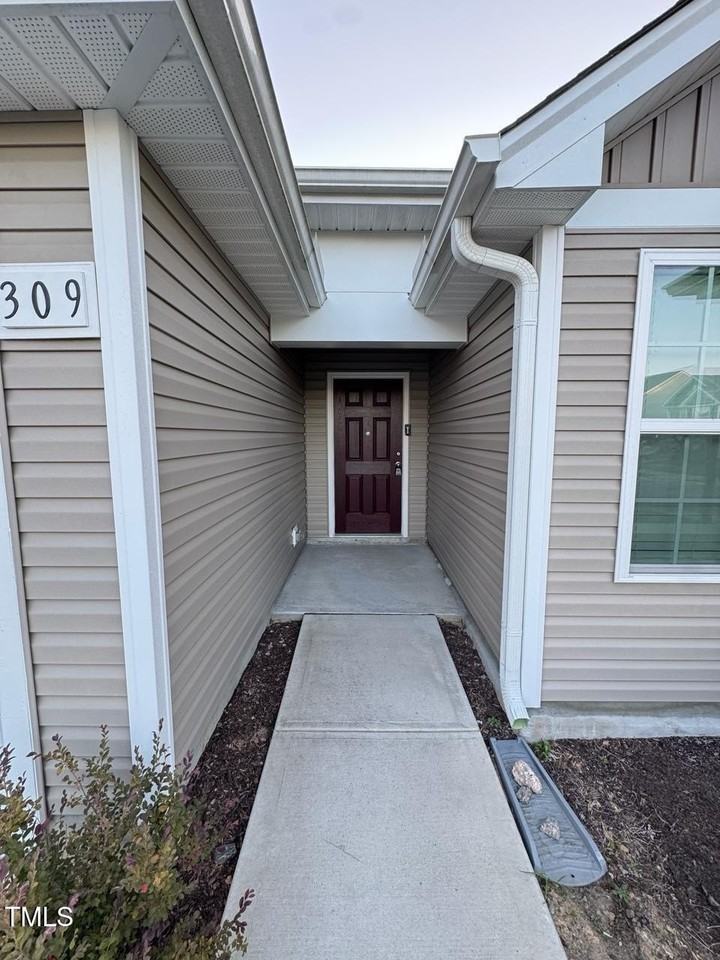309 Turning Lake Dr - Photo 2 of 19