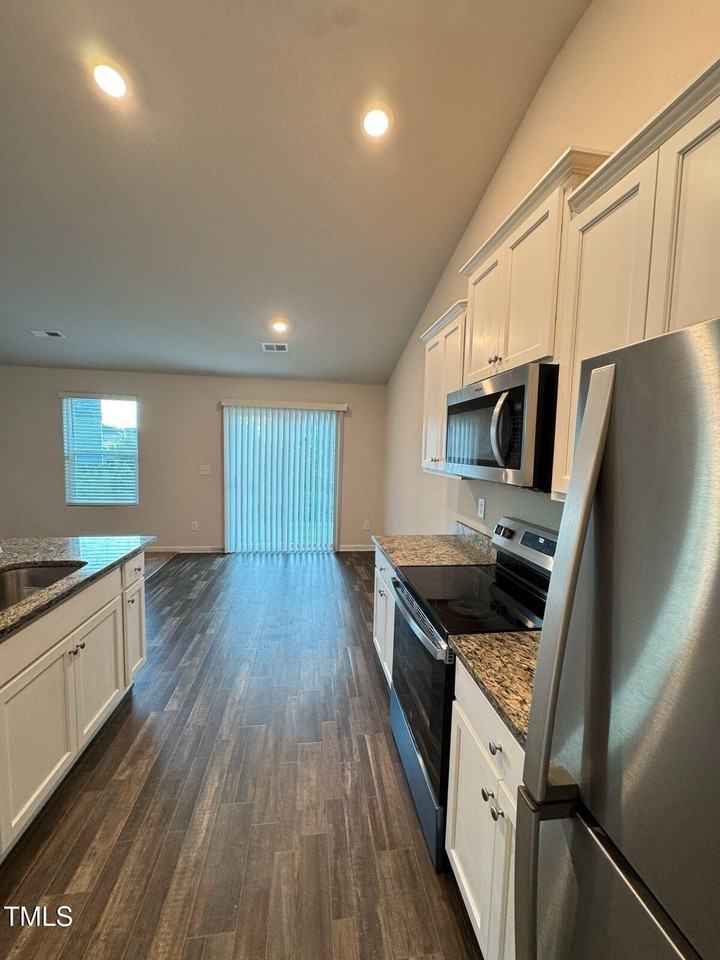 309 Turning Lake Dr - Photo 4 of 19