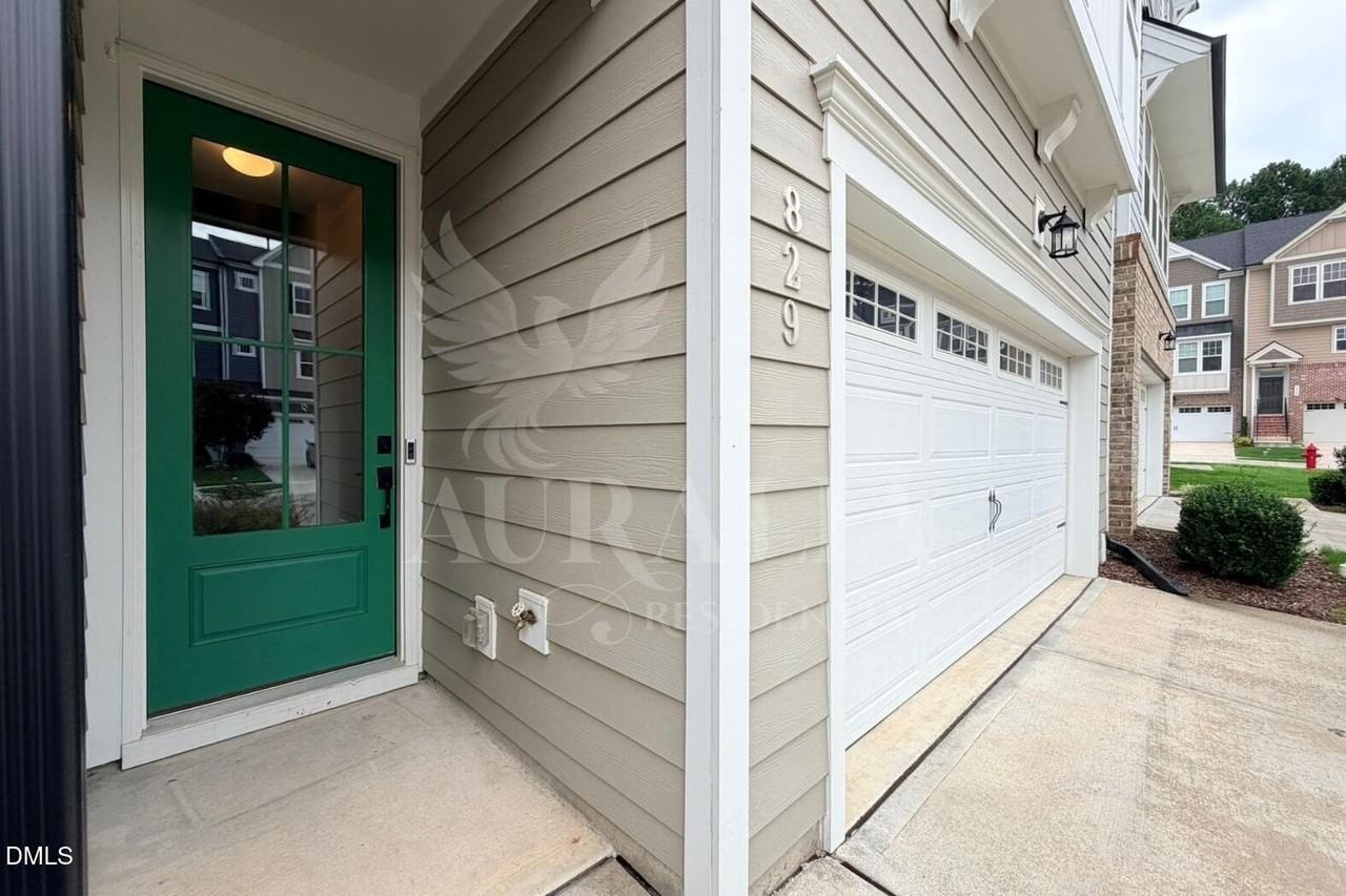 829 Amley Pl - Photo 3 of 49
