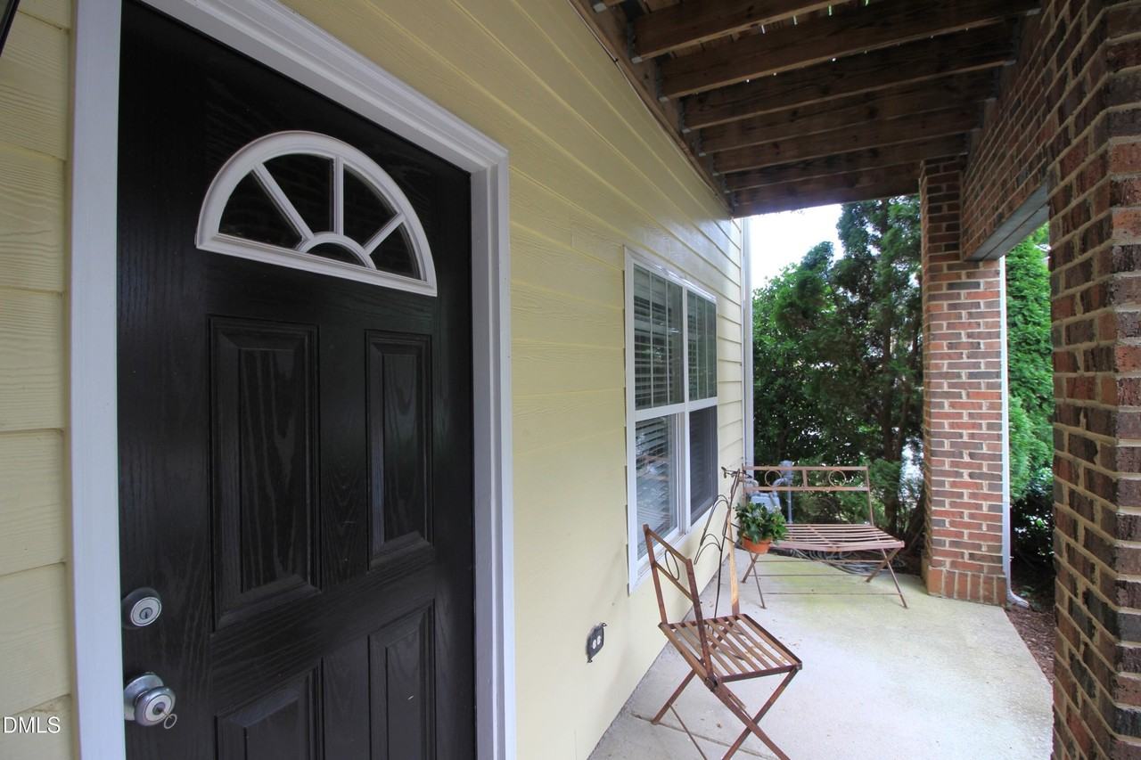 317 Kinellan Ln - Photo 3 of 25