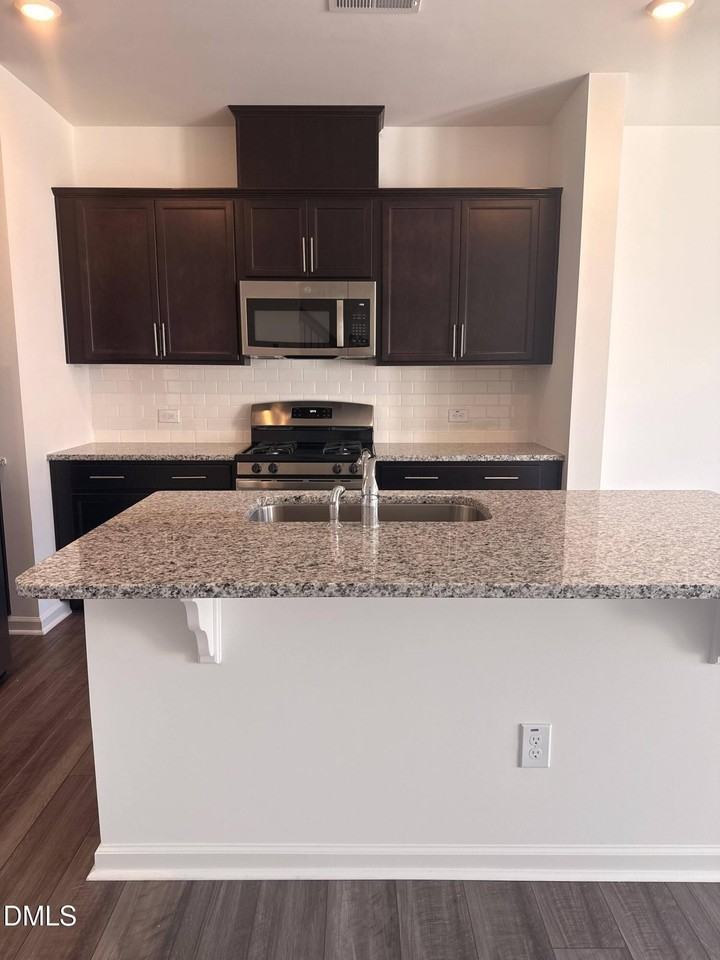 533 Giovanni Dr - Photo 3 of 17