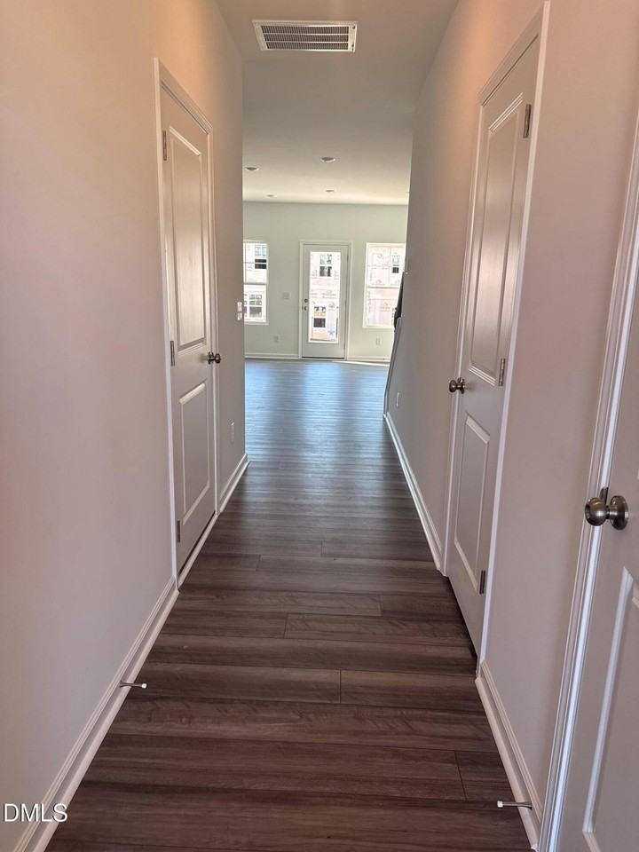 533 Giovanni Dr - Photo 4 of 17