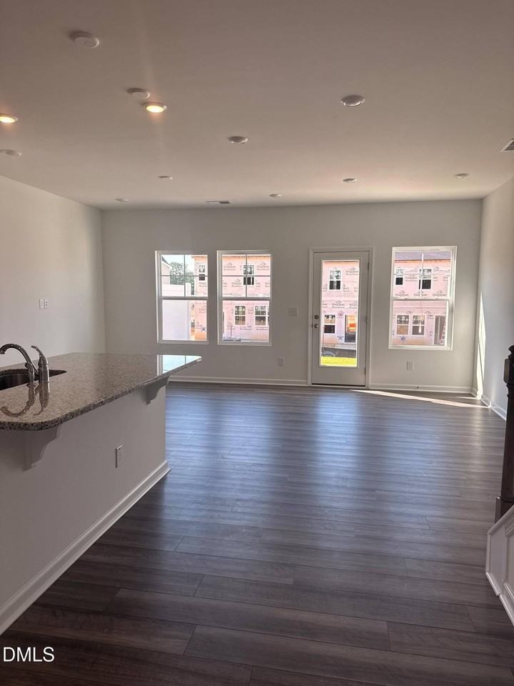 533 Giovanni Dr - Photo 5 of 17