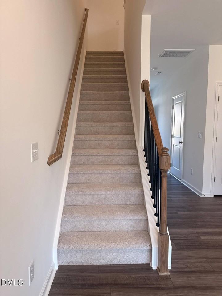 533 Giovanni Dr - Photo 6 of 17