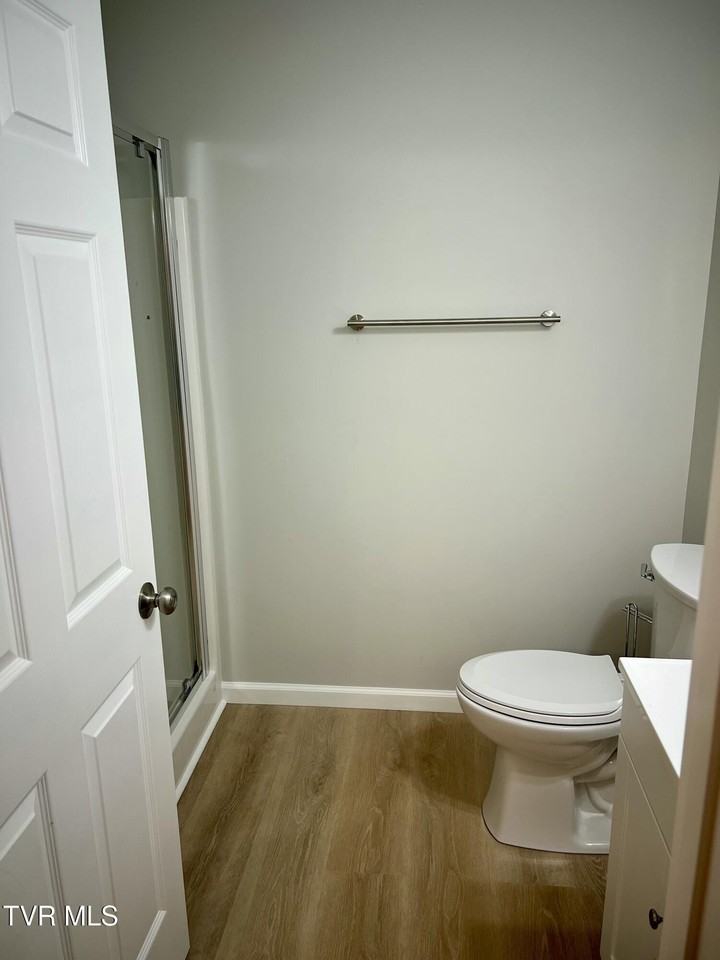 208 Hill Ave - Photo 3 of 8