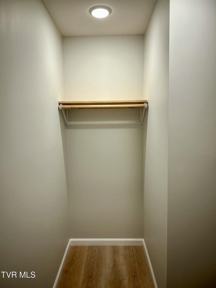 208 Hill Ave - Photo 4 of 8