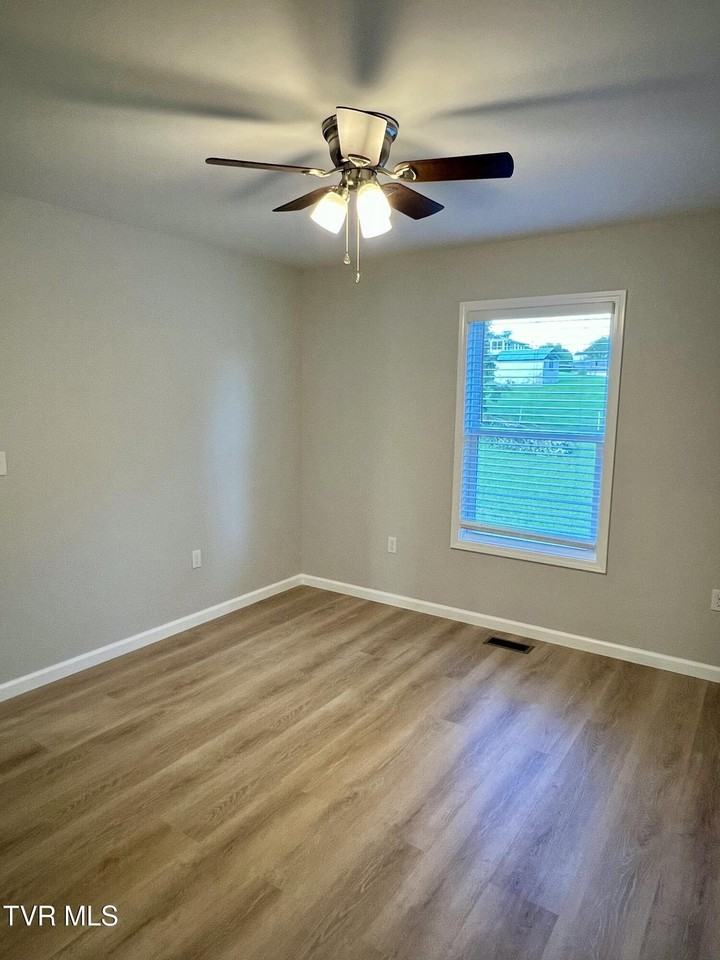 208 Hill Ave - Photo 5 of 8