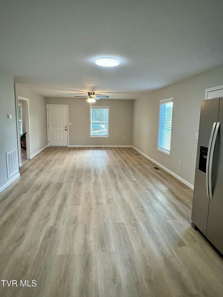 208 Hill Ave - Photo 6 of 8