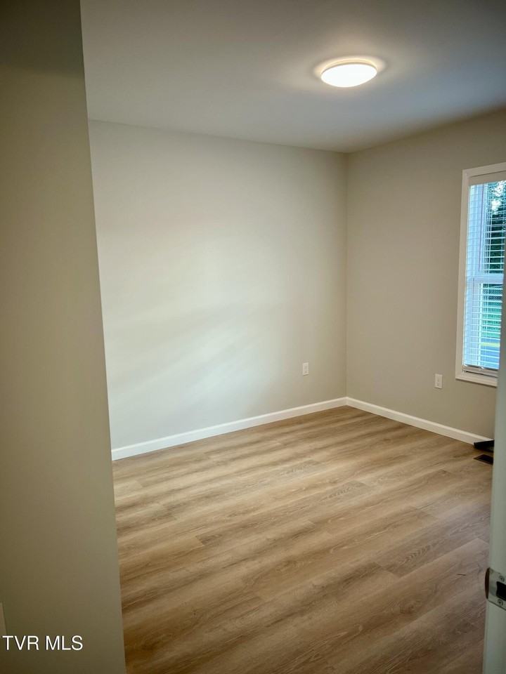 208 Hill Ave - Photo 7 of 8
