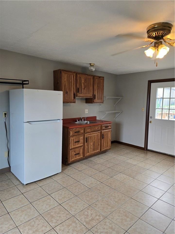 196 W Madison St #4 - Photo 6 of 16