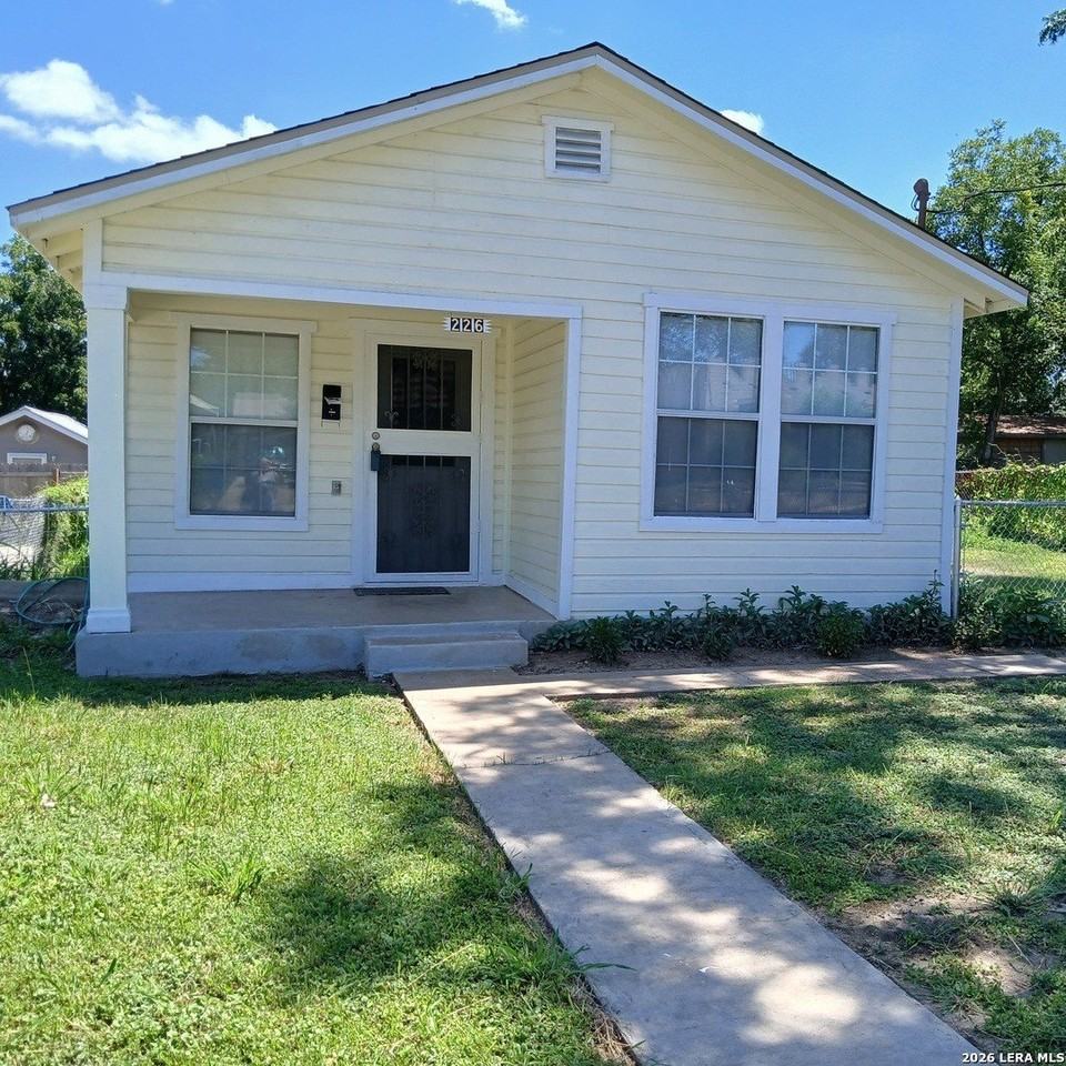 226 E Malone Ave