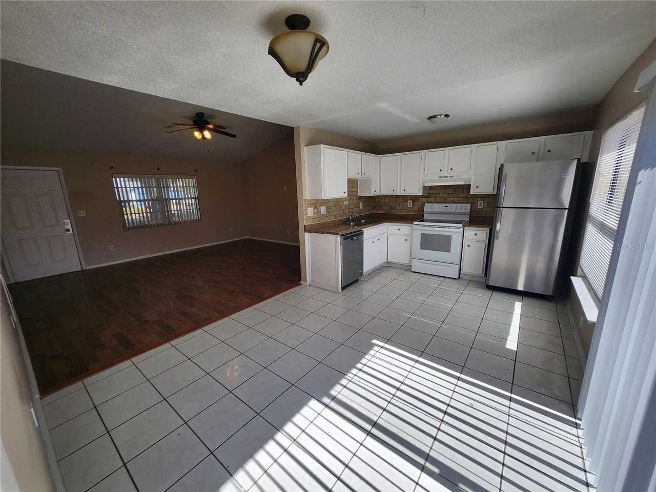 905 Old Field Dr - Photo 4 of 11