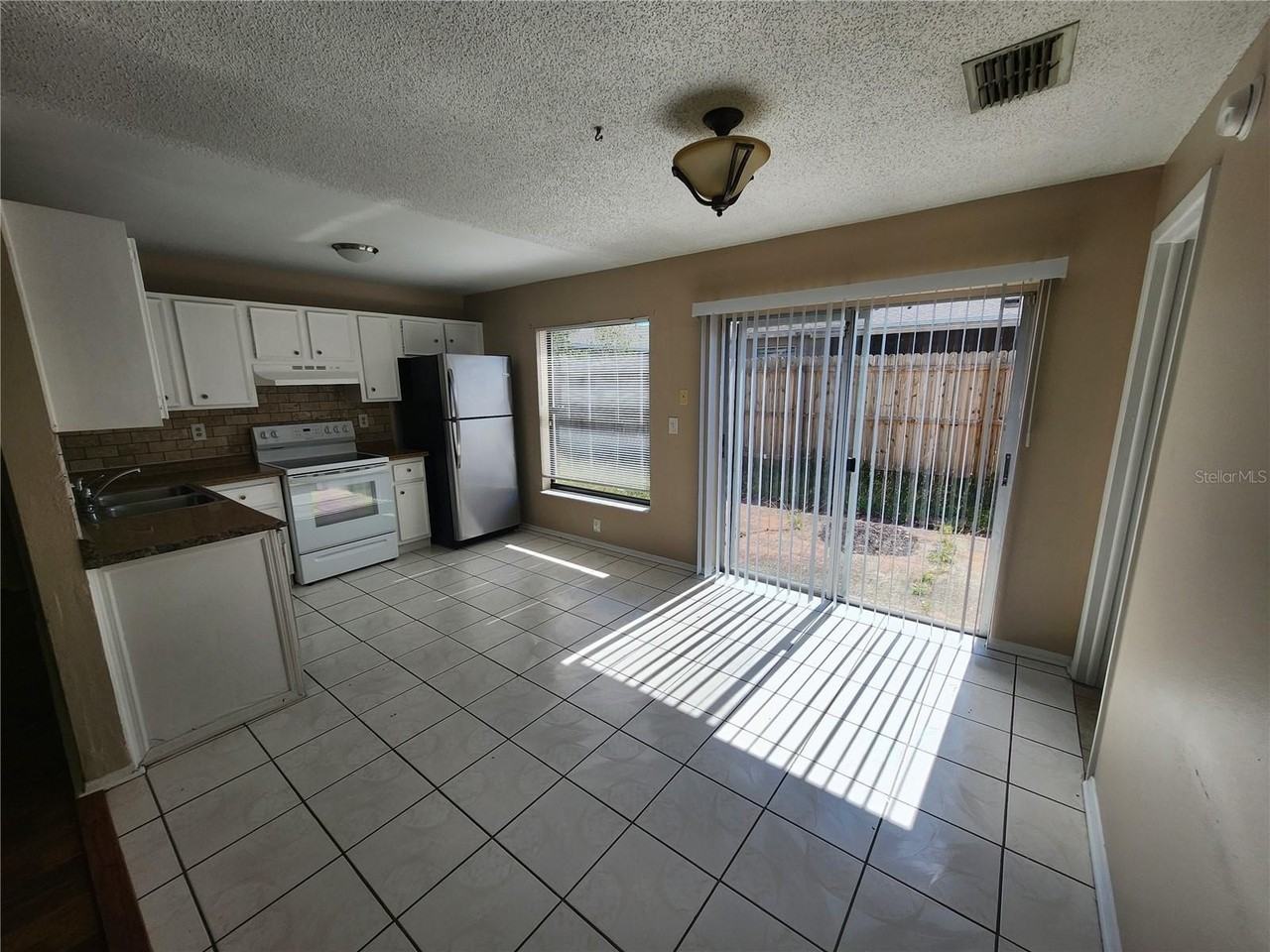 905 Old Field Dr - Photo 5 of 11