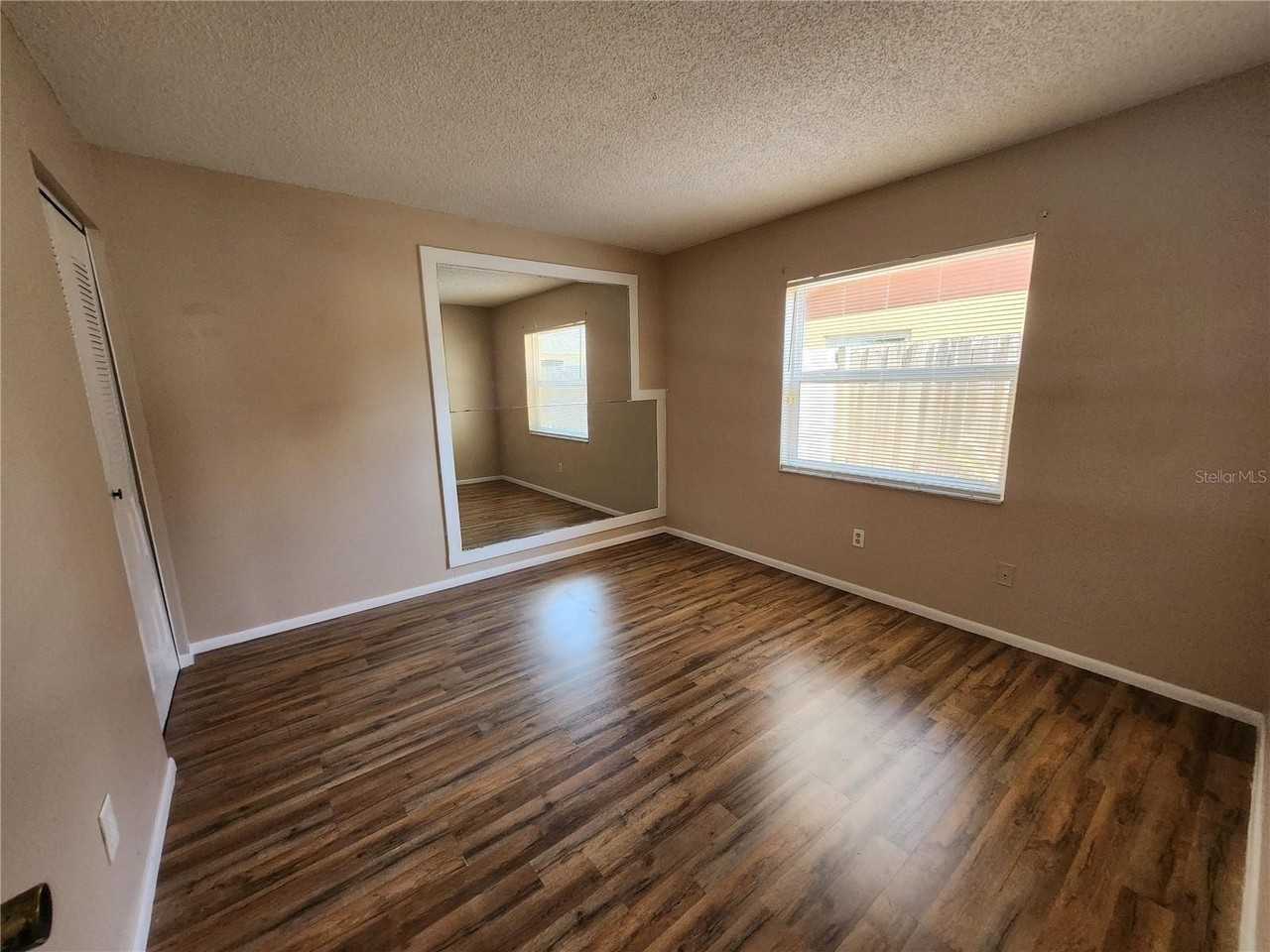 905 Old Field Dr - Photo 6 of 11
