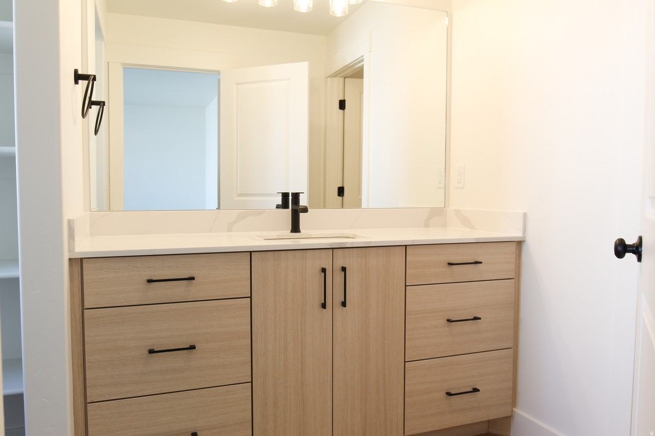 271 W 690 N #1 - Photo 5 of 11