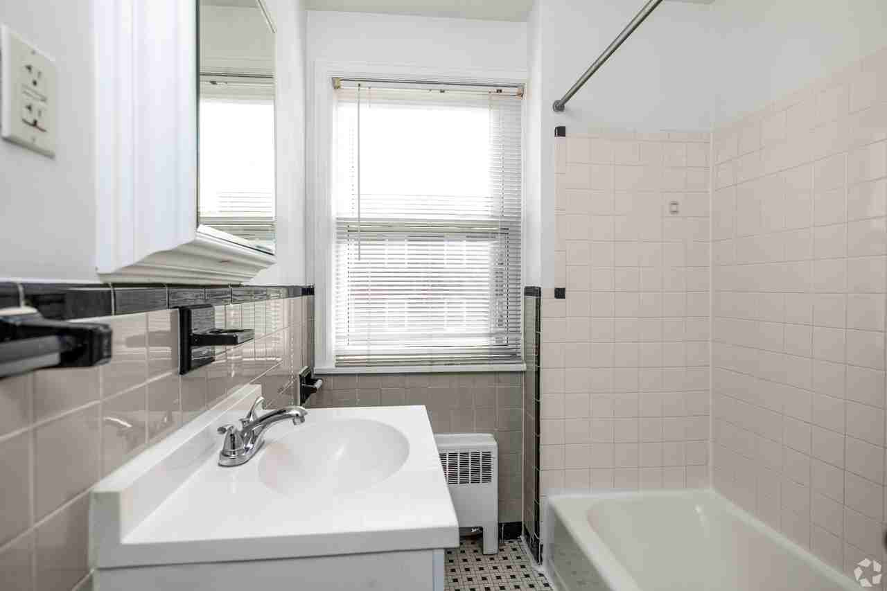 4200 Grand AvenueBldg 1 B1 2nd Floor #B1 - Photo 4 of 14