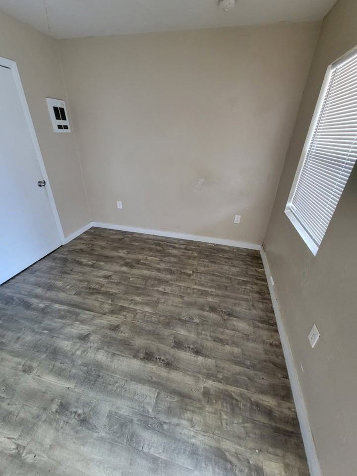 713 17th Street West - Photo 2 of 5