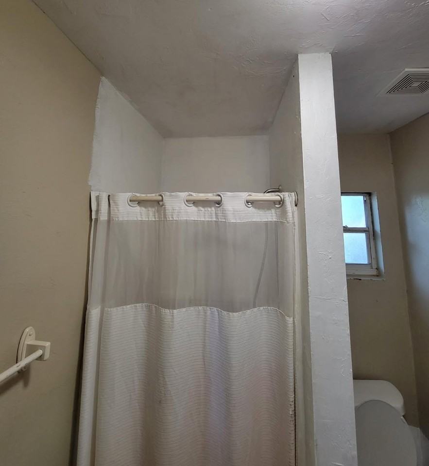 713 17th Street West - Photo 4 of 5