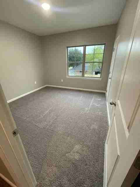 555 E Railroad Ave #A - Photo 6 of 9